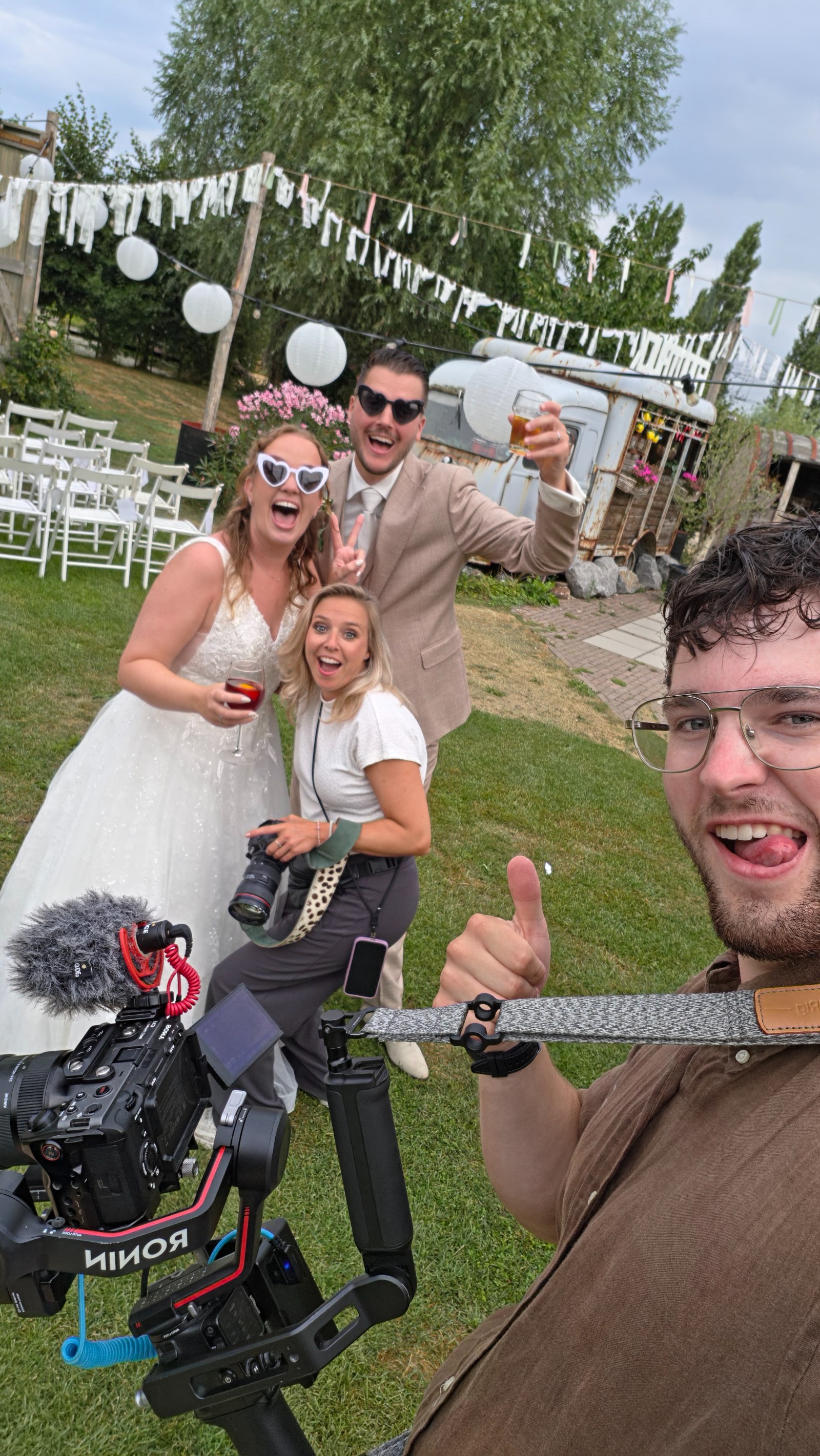 Jesper met bruidspaar en fotograaf